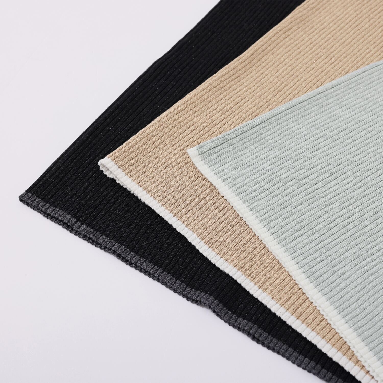 アンブリエ モックネック ラメリブタンクトップ