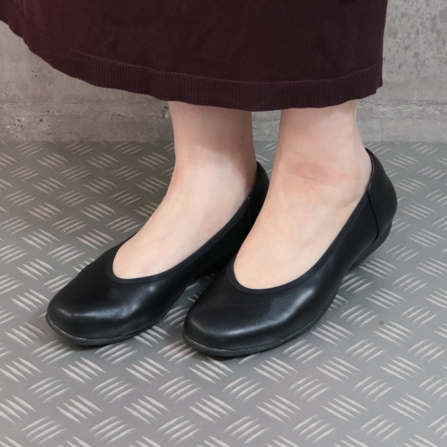 アルファキュービック 靴のマエストロ監修 軽量　ゆったり ストレッチパンプス