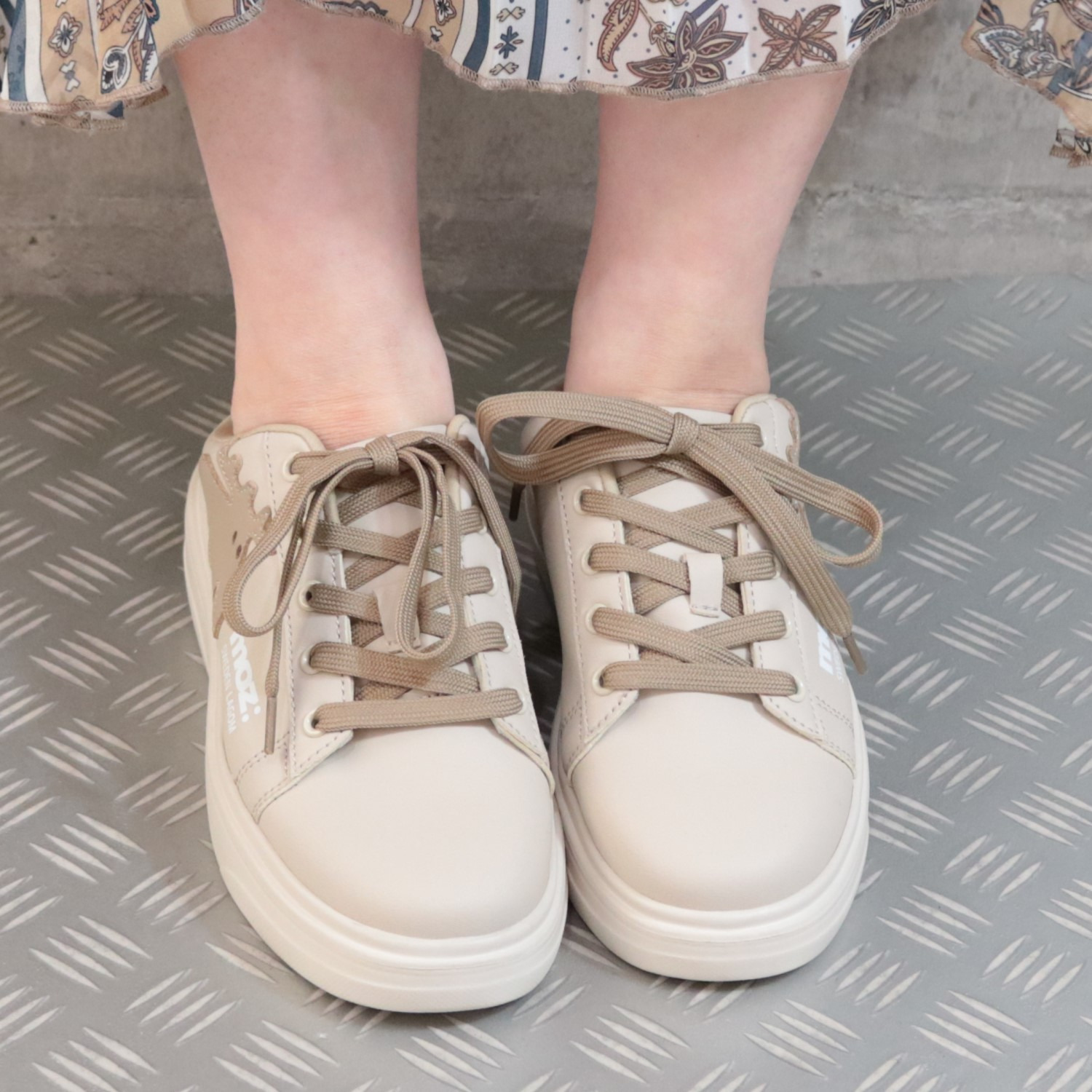 モズ 軽量・厚底 ミュールスニーカー