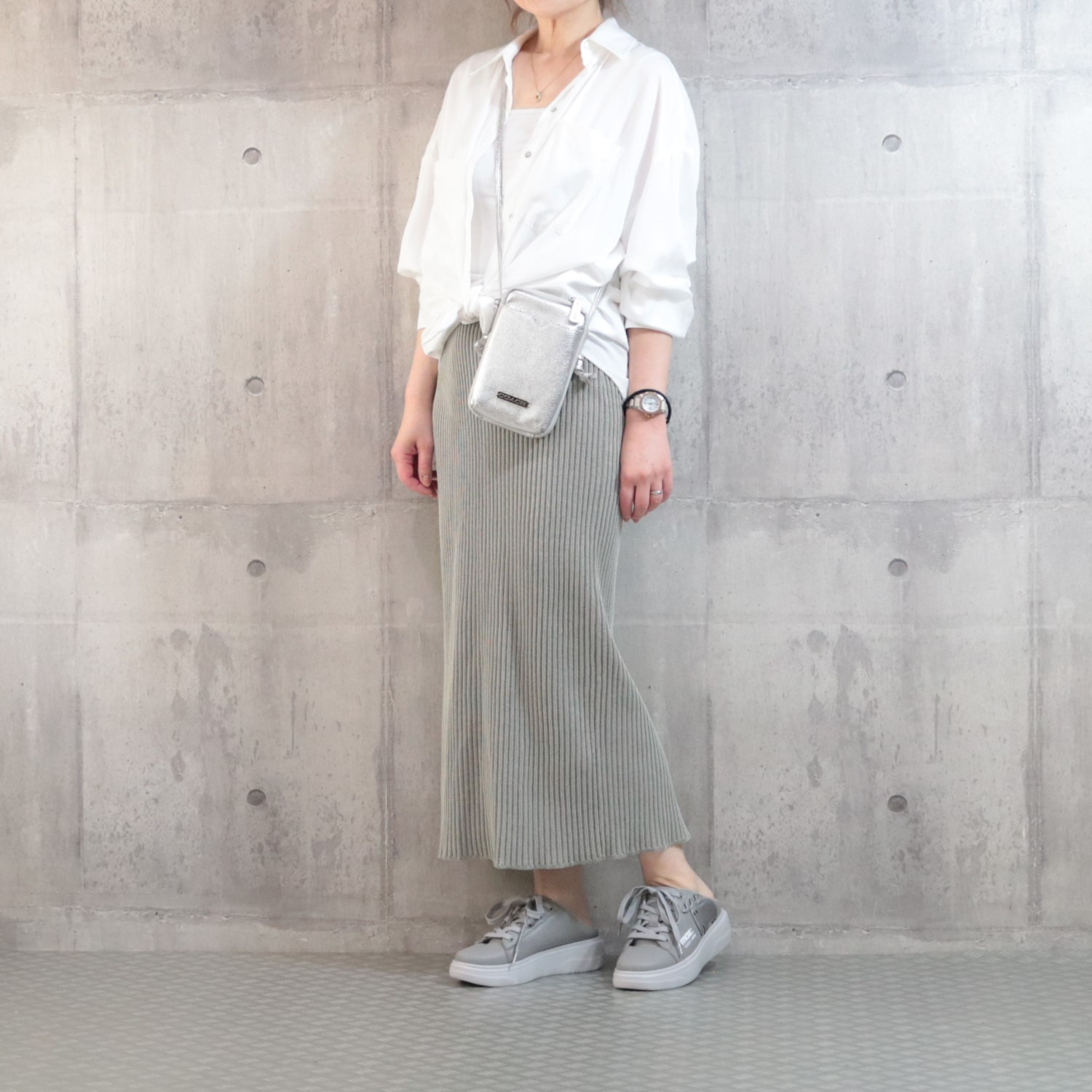 モズ 軽量・厚底 ミュールスニーカー