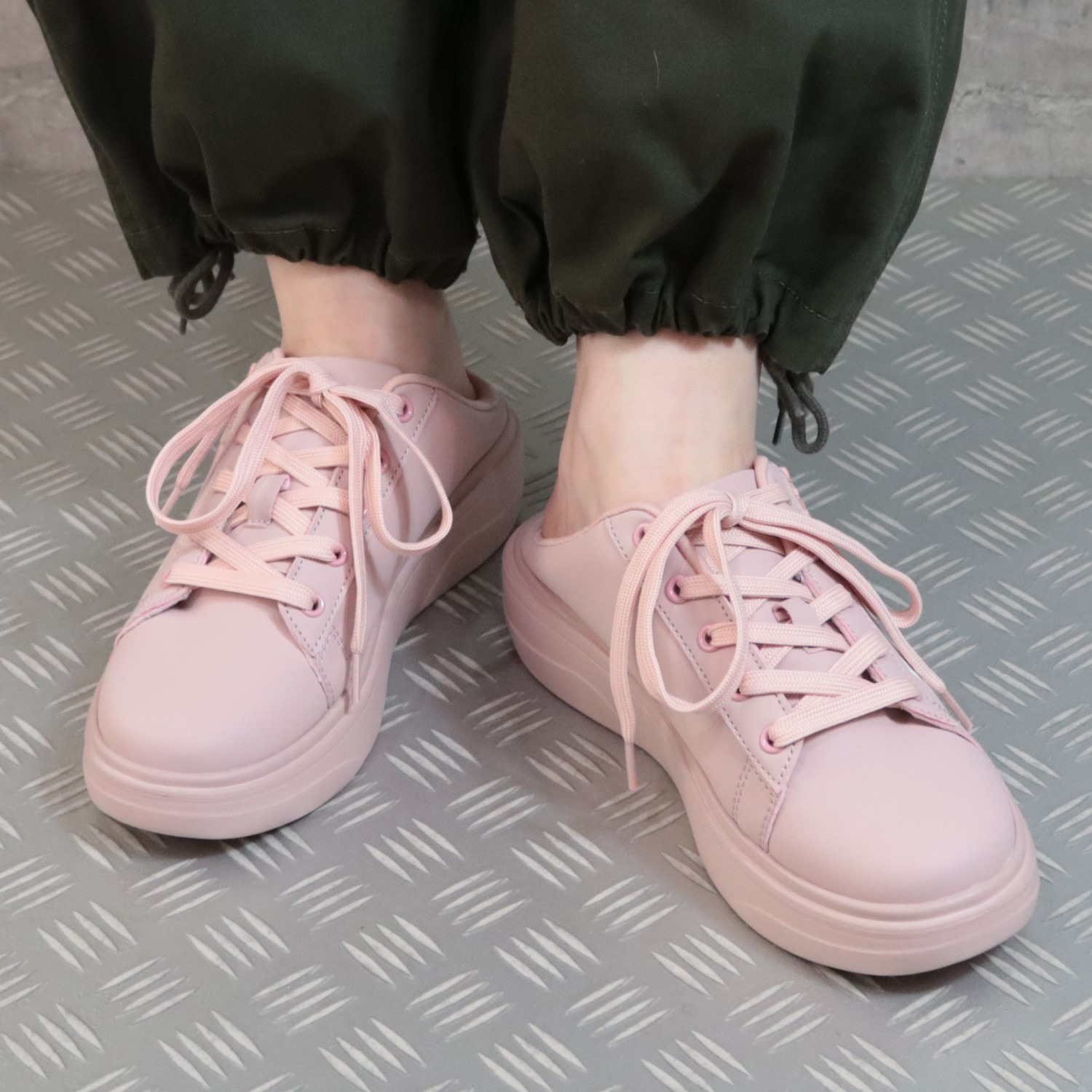 モズ 軽量・厚底 ミュールスニーカー