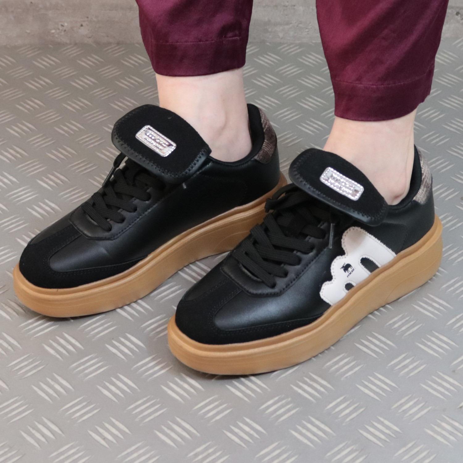 モズ 防水・軽量 ロングタンアクセント 厚底スニーカー