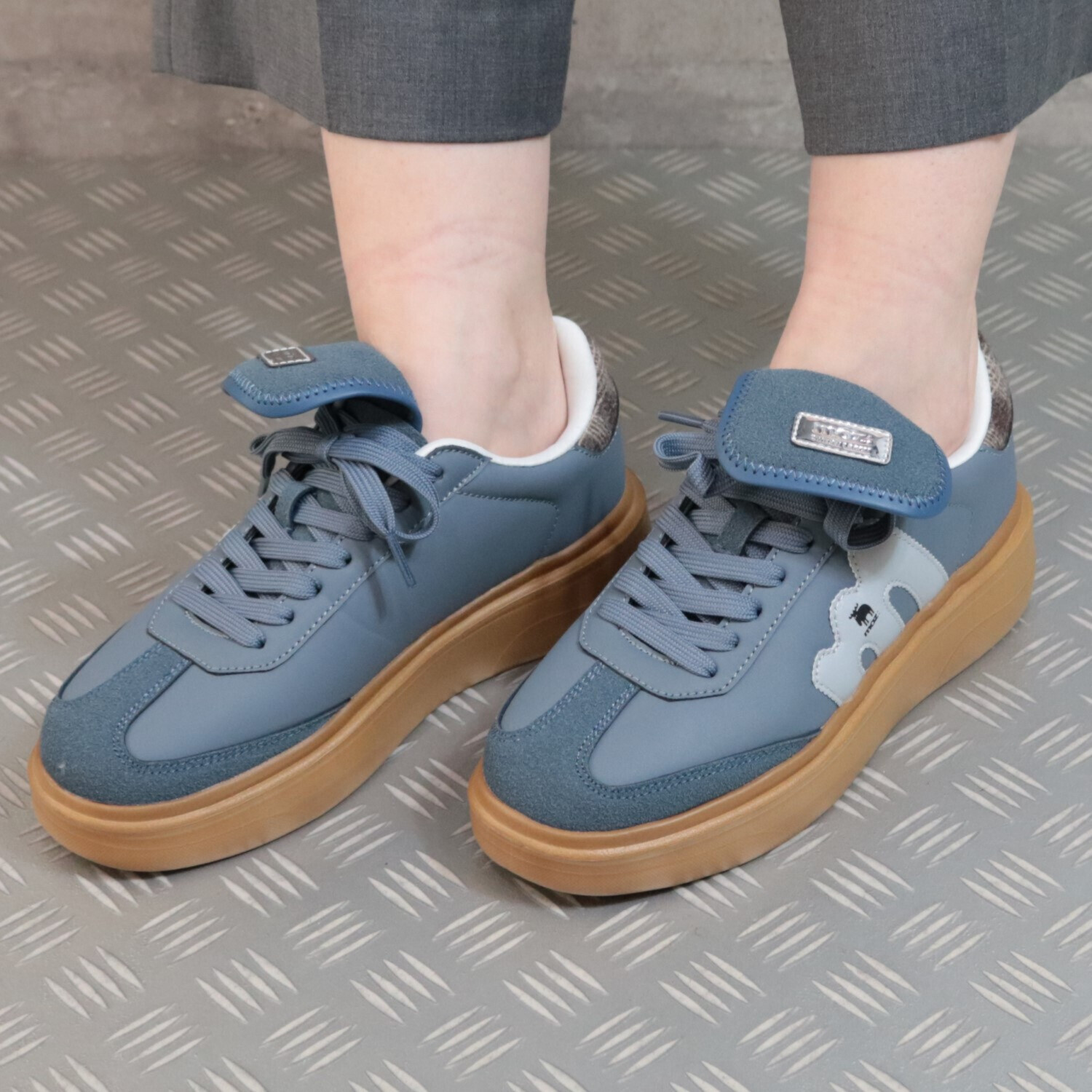 モズ 防水・軽量 ロングタンアクセント 厚底スニーカー