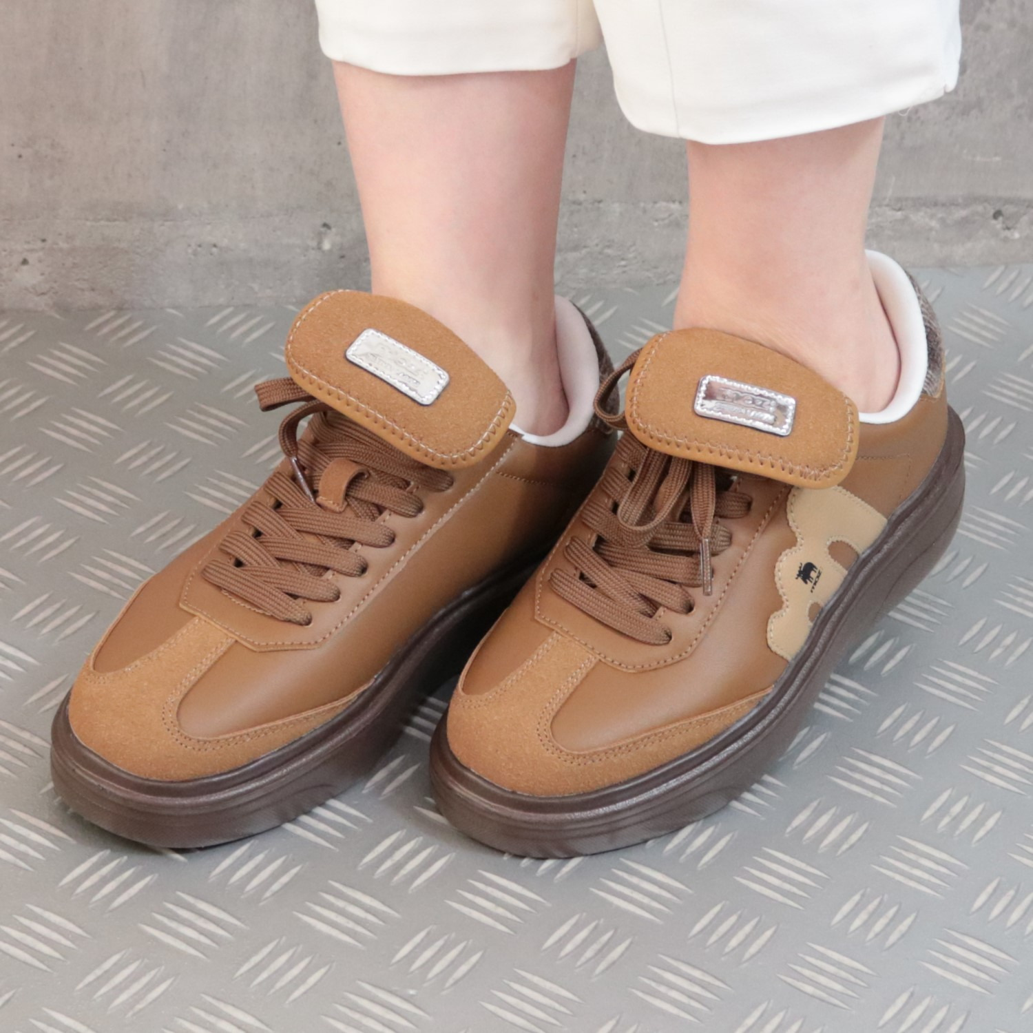 モズ 防水・軽量 ロングタンアクセント 厚底スニーカー