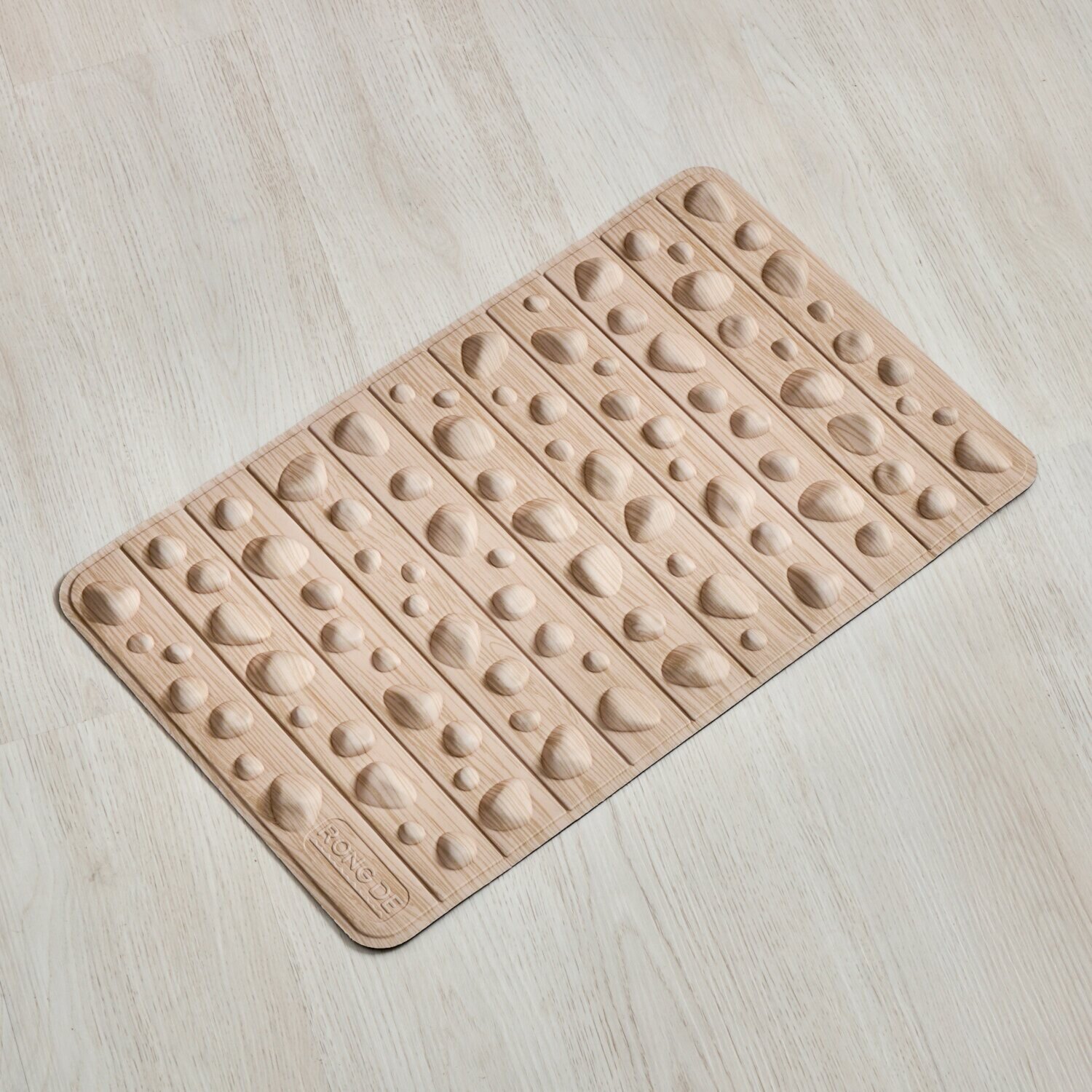 こだわり設計で 痛くなりにくい！ 足元に心地よい刺激を インテリア ソフト足裏マット ロンデ