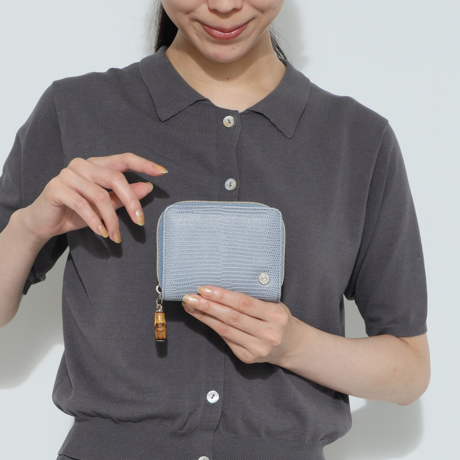 モーダプリンチペ はっ水 リザード型押しレザー バンブー引き手 二つ折り財布