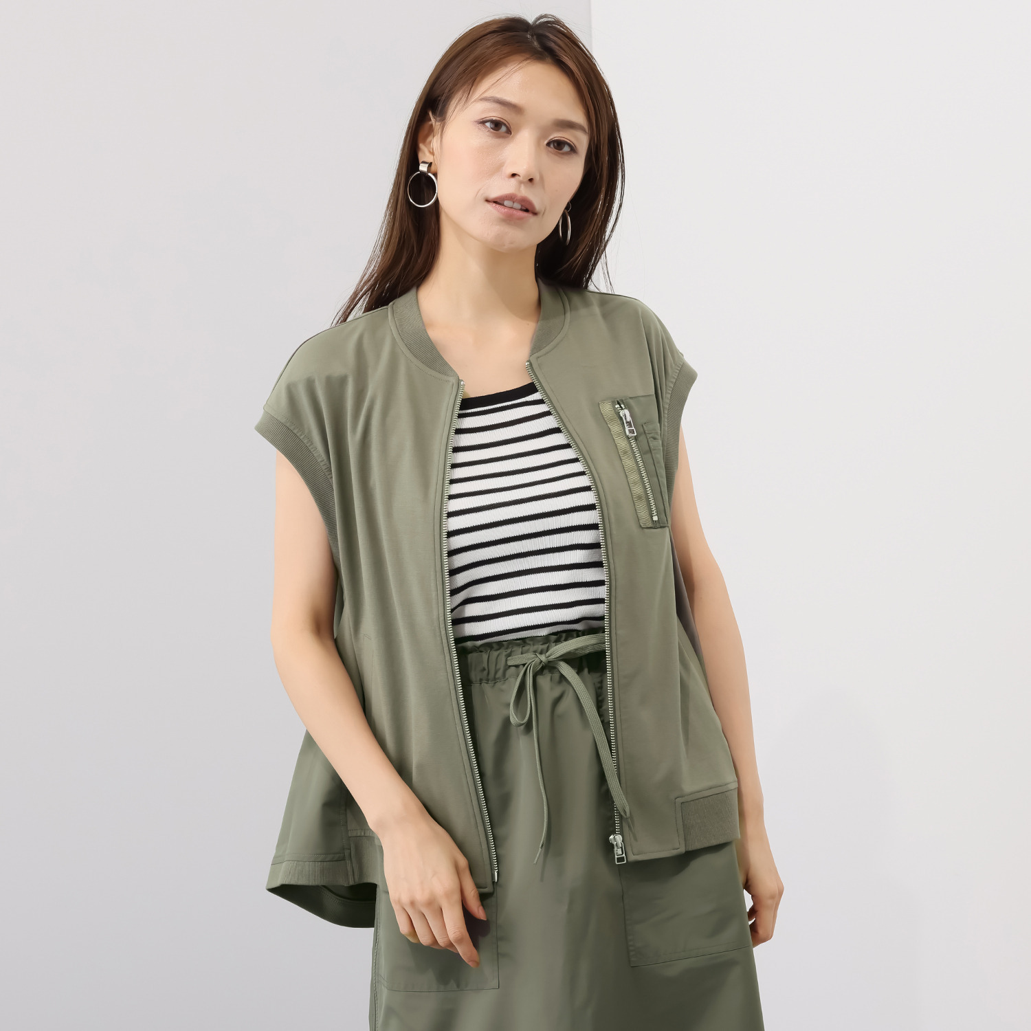 エムズ　スタイル プルオーバーにもなる 異素材切替 バックフレアージレ