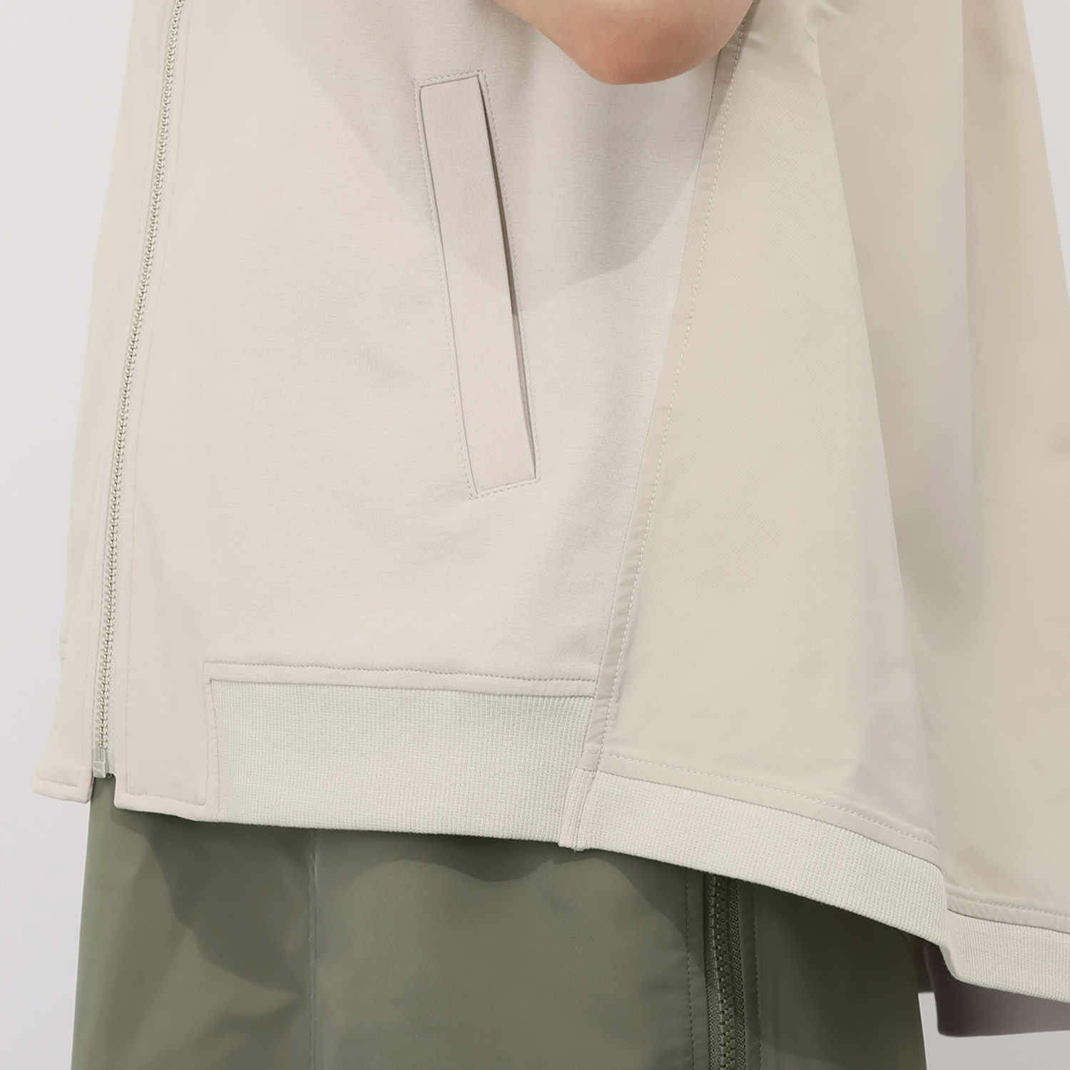 エムズ　スタイル プルオーバーにもなる 異素材切替 バックフレアージレ