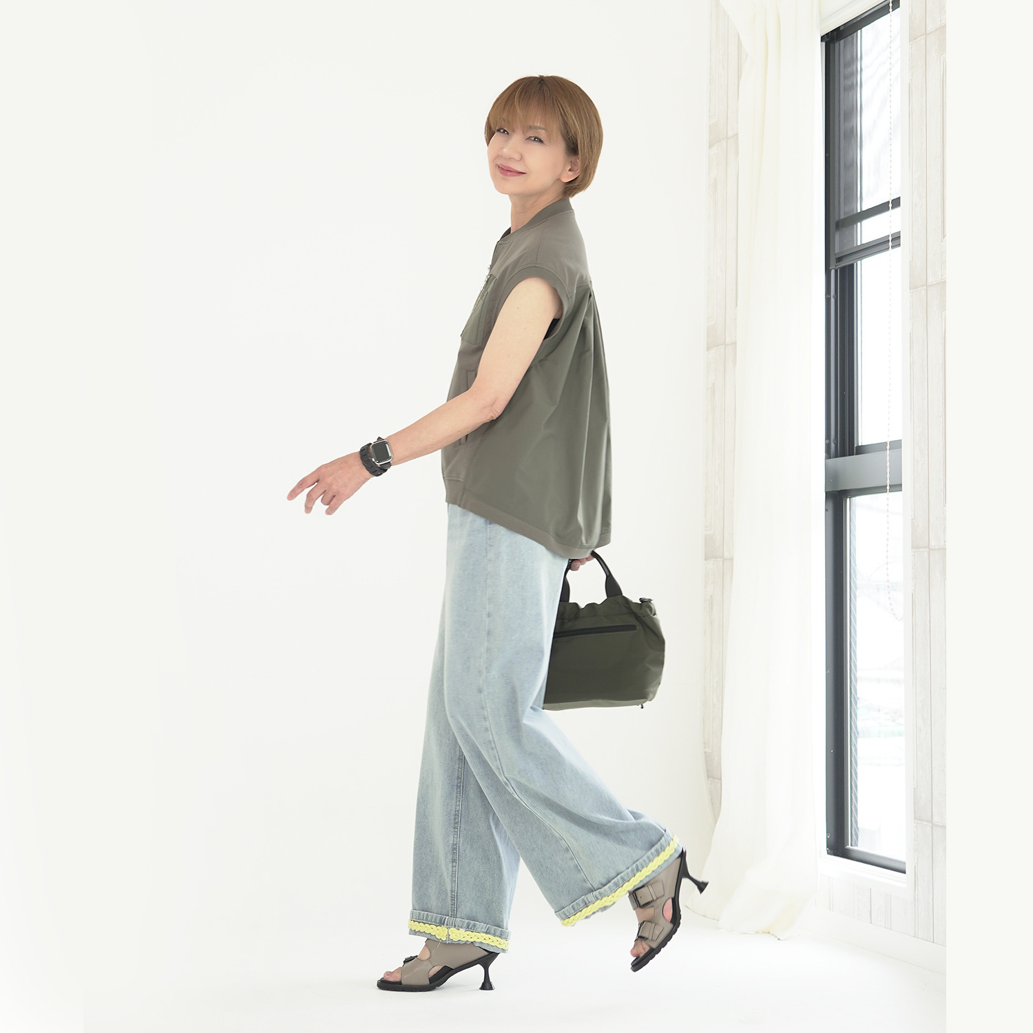 エムズ　スタイル プルオーバーにもなる 異素材切替 バックフレアージレ