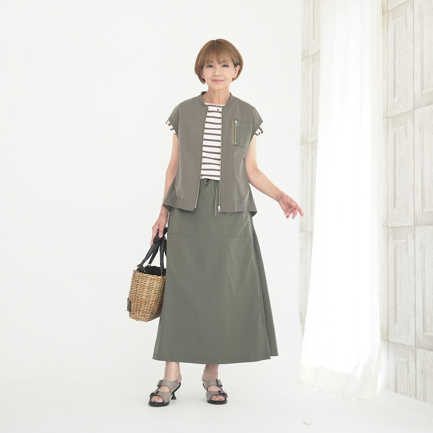 エムズ　スタイル プルオーバーにもなる 異素材切替 バックフレアージレ