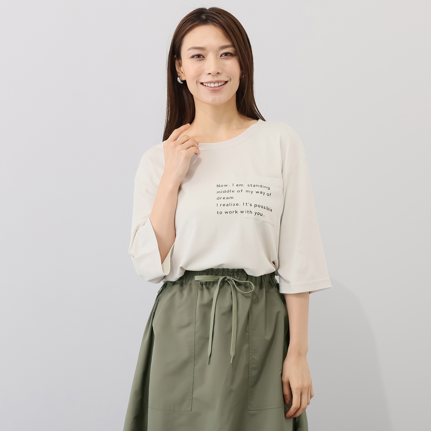 エムズ　スタイル コットンスムース ミニロゴプリント ポケット付プルオーバー