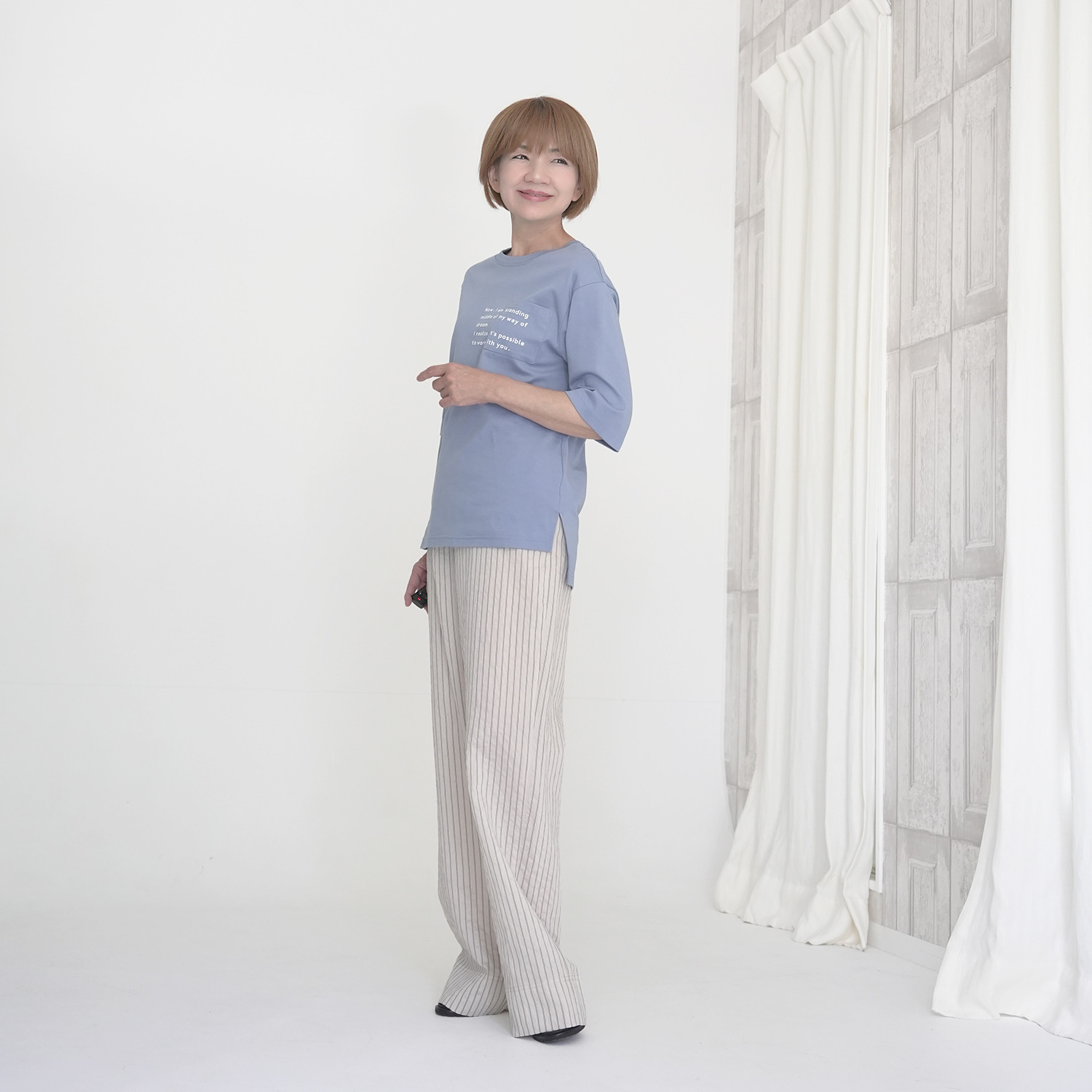 エムズ　スタイル コットンスムース ミニロゴプリント ポケット付プルオーバー