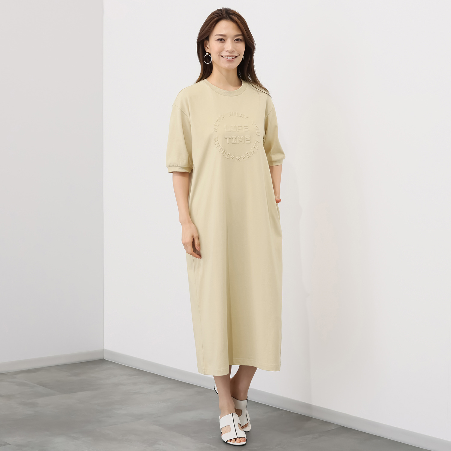 エムズ　スタイル ヴィンテージ風コットン カレッジロゴ エンボス加工ワンピース