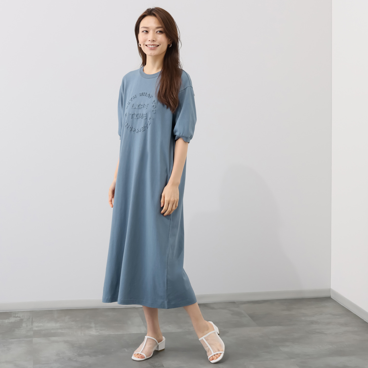 エムズ　スタイル ヴィンテージ風コットン カレッジロゴ エンボス加工ワンピース