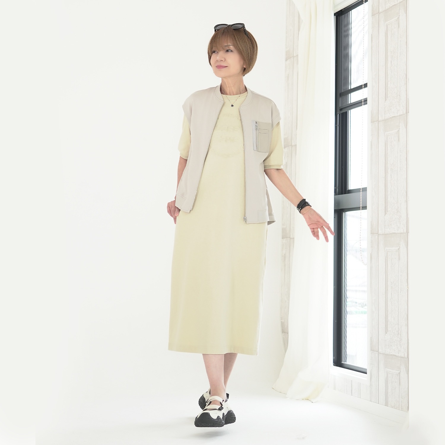 エムズ　スタイル ヴィンテージ風コットン カレッジロゴ エンボス加工ワンピース