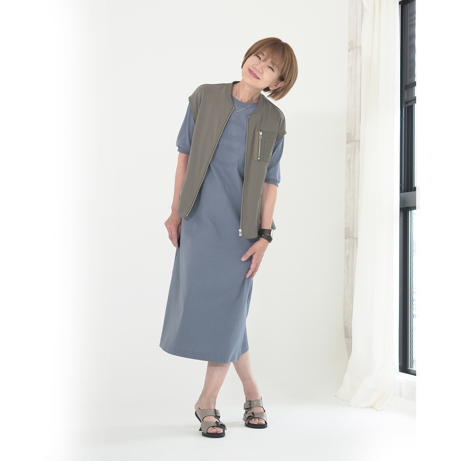 エムズ　スタイル ヴィンテージ風コットン カレッジロゴ エンボス加工ワンピース