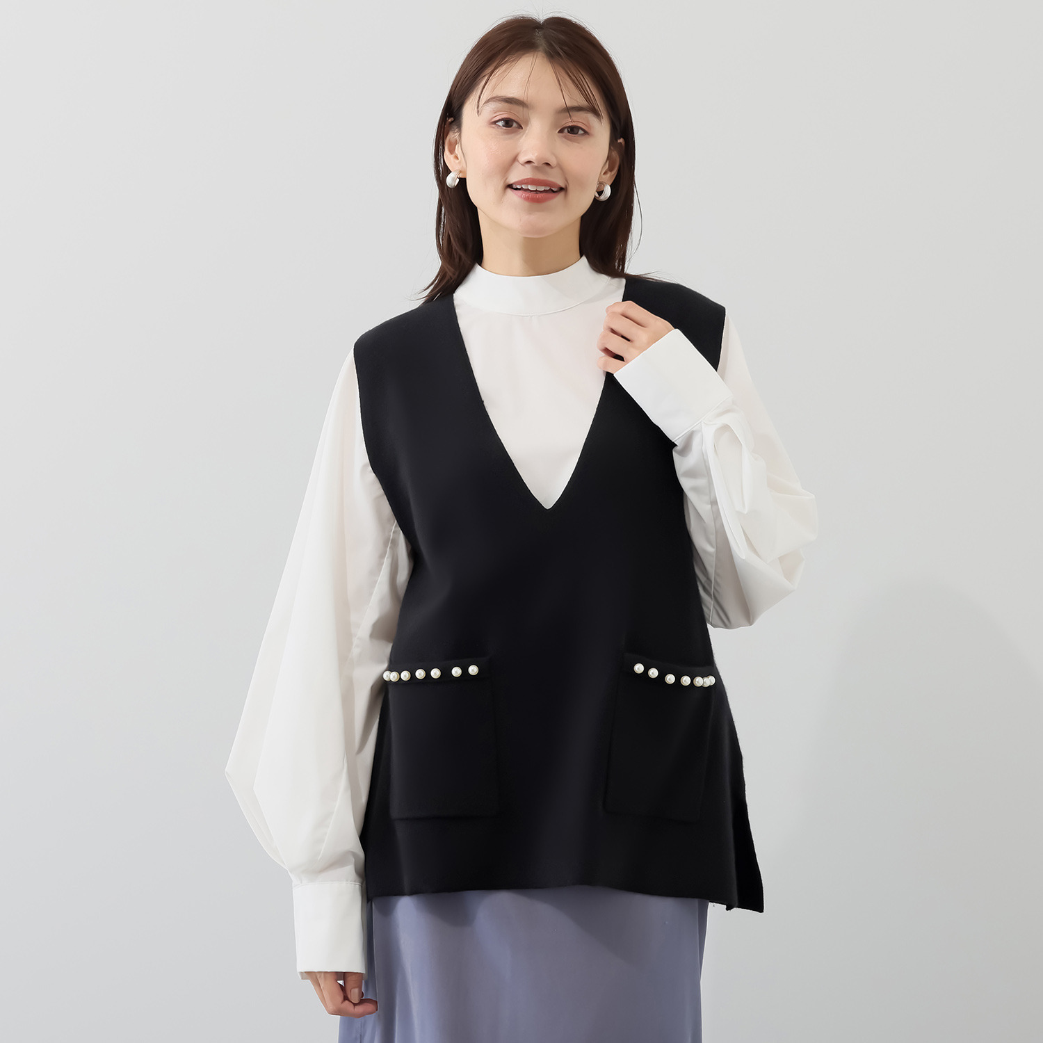 ルクオーレ パール調ボタンアクセント 深Ｖネック ニットベスト