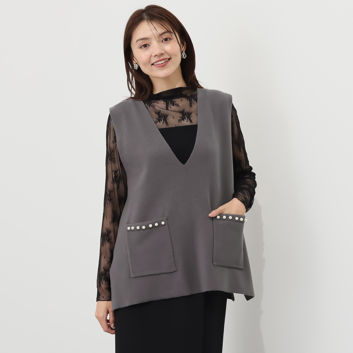 ルクオーレ パール調ボタンアクセント 深Ｖネック ニットベスト