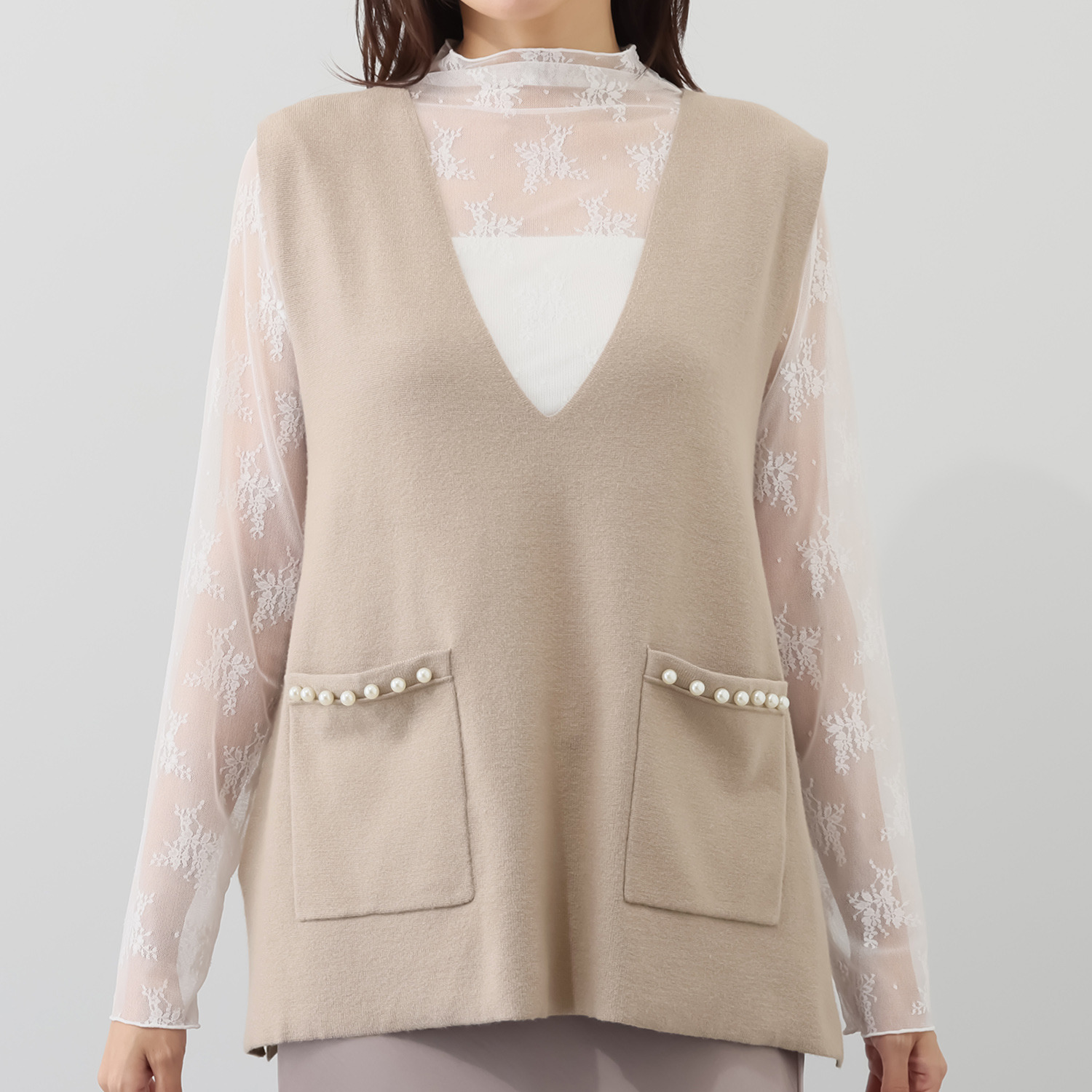 ルクオーレ パール調ボタンアクセント 深Ｖネック ニットベスト