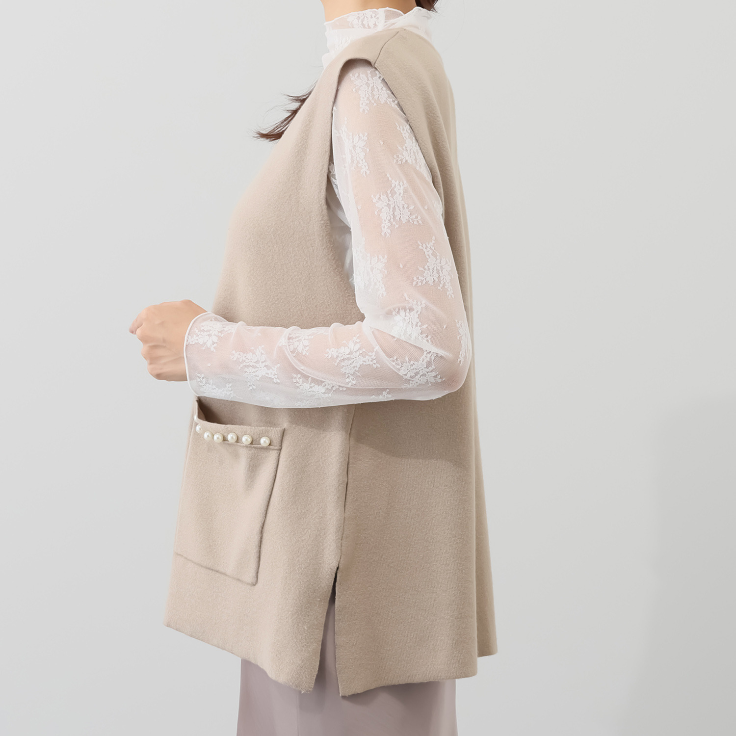 ルクオーレ パール調ボタンアクセント 深Ｖネック ニットベスト