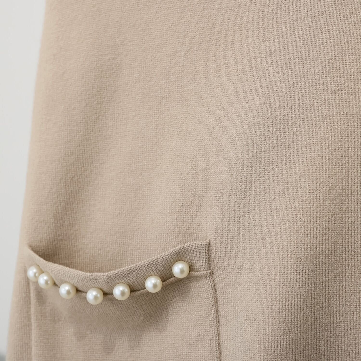 ルクオーレ パール調ボタンアクセント 深Ｖネック ニットベスト