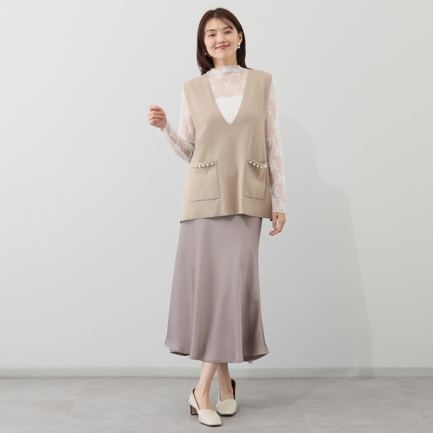 ルクオーレ パール調ボタンアクセント 深Ｖネック ニットベスト