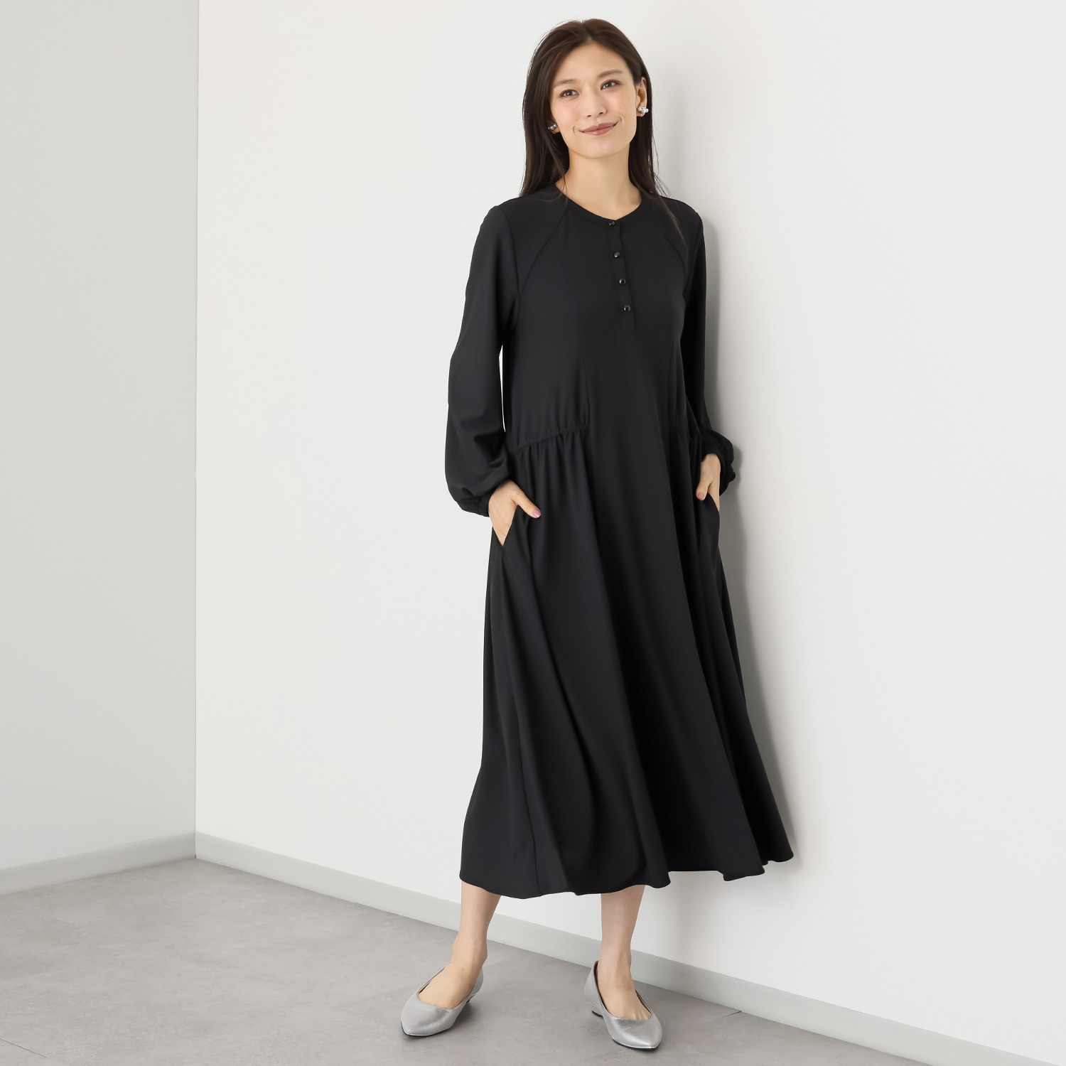 ルクオーレ カットジョーゼット ３６０度ストレッチ ドレープワンピース