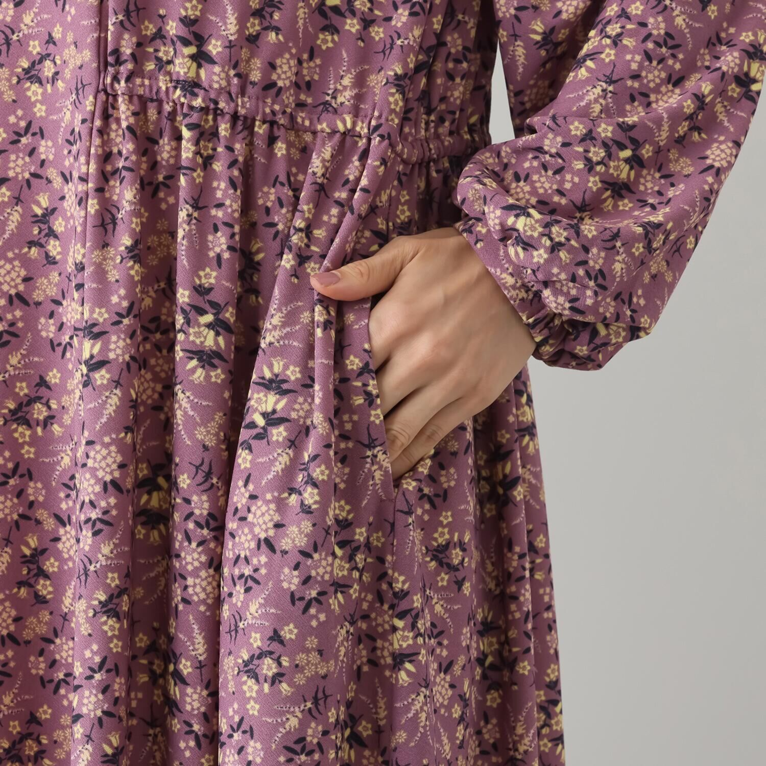 ルクオーレ カットジョーゼット ３６０度ストレッチ ドレープワンピース