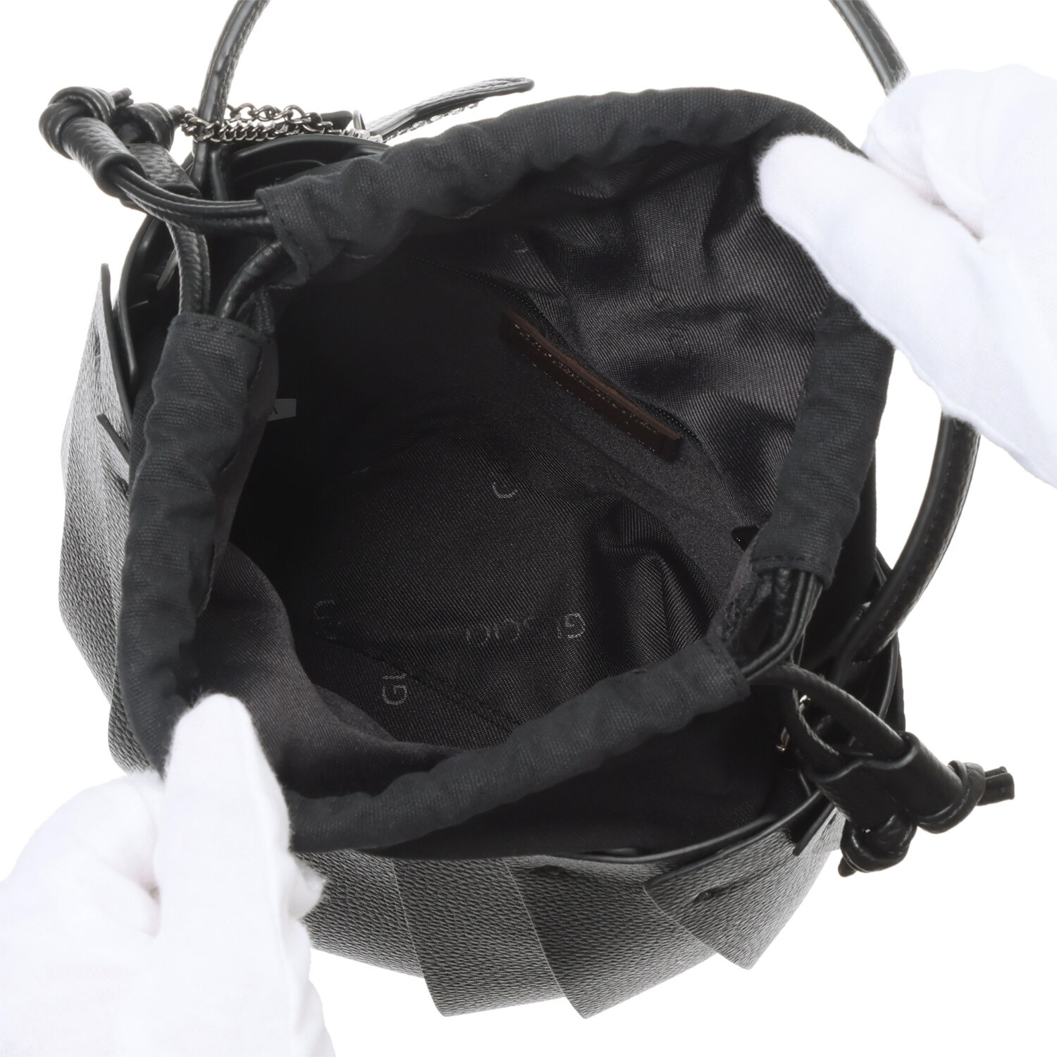 グッシオイタリー こだわりのレザータッチ ２ウェイプリーツ 巾着バッグ ＜星型チャーム付＞