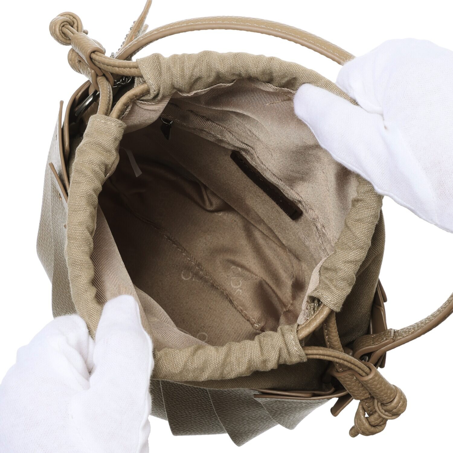 グッシオイタリー こだわりのレザータッチ ２ウェイプリーツ 巾着バッグ ＜星型チャーム付＞