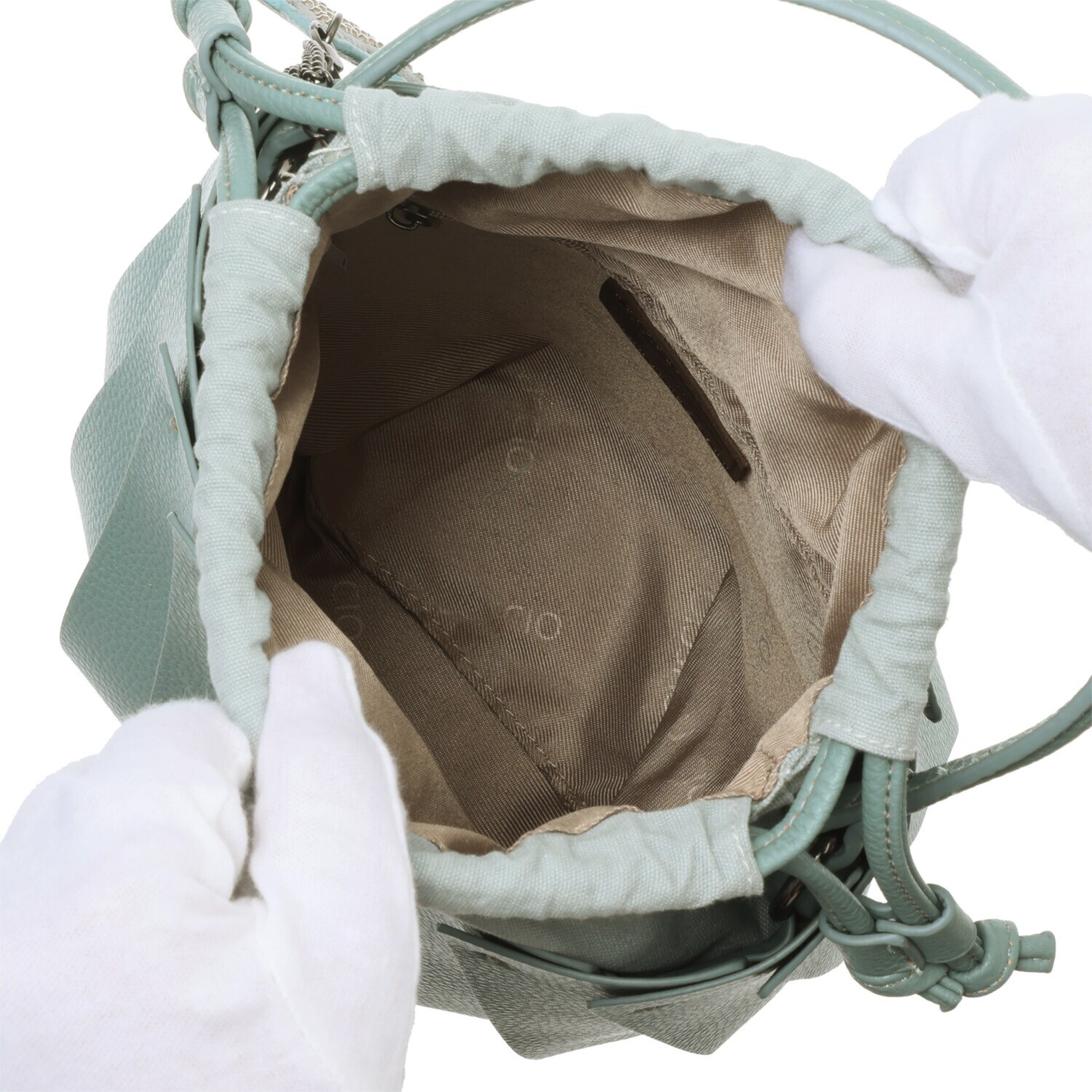 グッシオイタリー こだわりのレザータッチ ２ウェイプリーツ 巾着バッグ ＜星型チャーム付＞