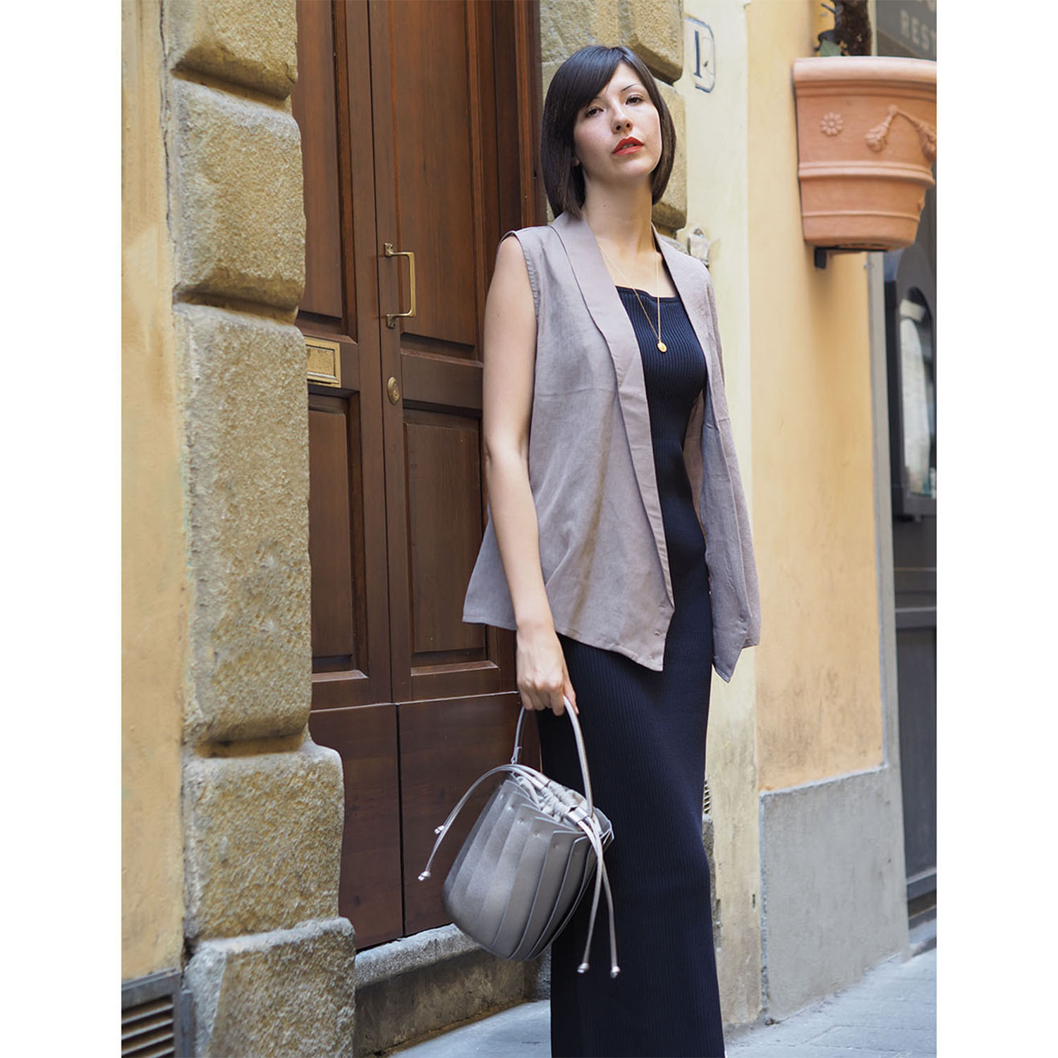 グッシオイタリー こだわりのレザータッチ ２ウェイプリーツ 巾着バッグ ＜星型チャーム付＞