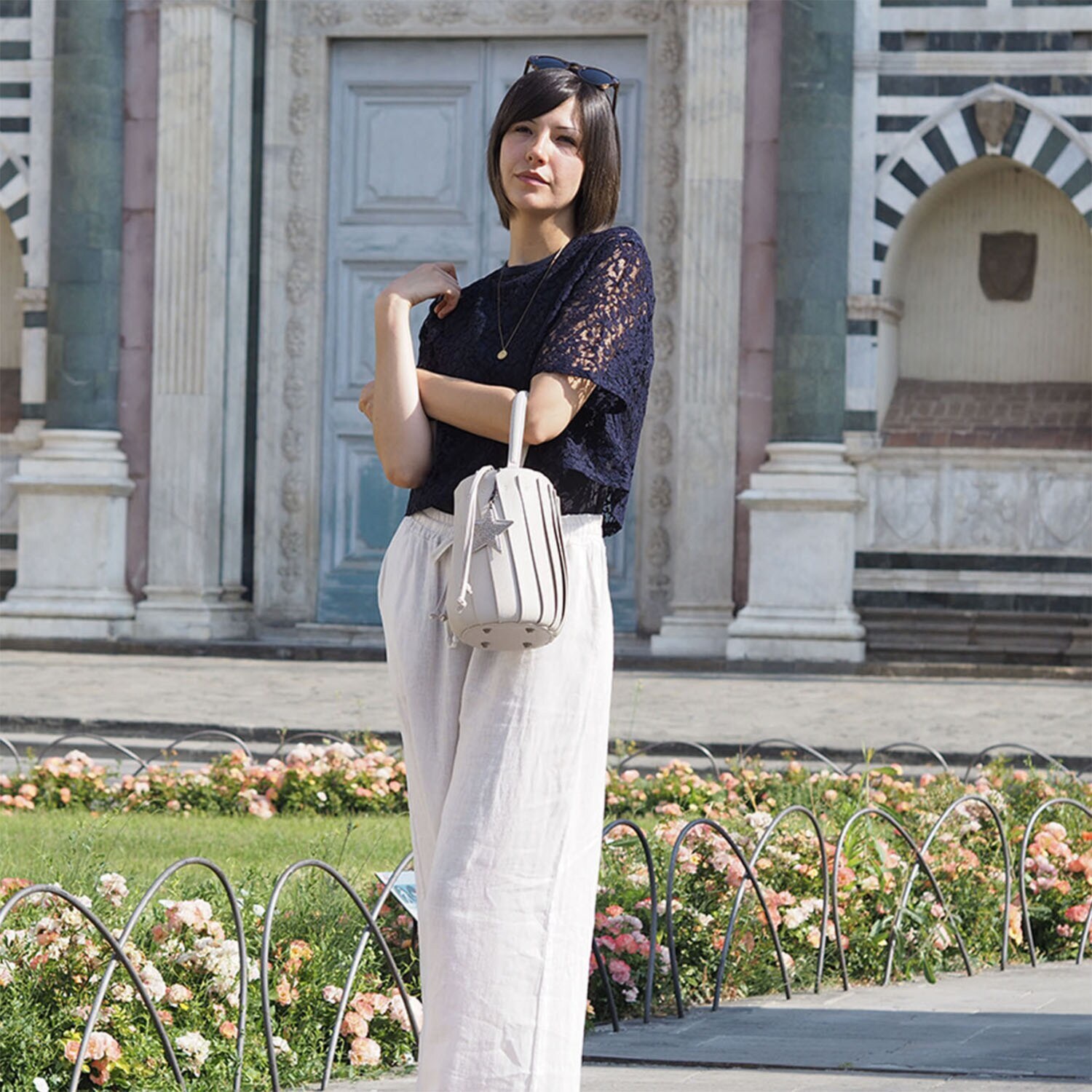 グッシオイタリー こだわりのレザータッチ ２ウェイプリーツ 巾着バッグ ＜星型チャーム付＞