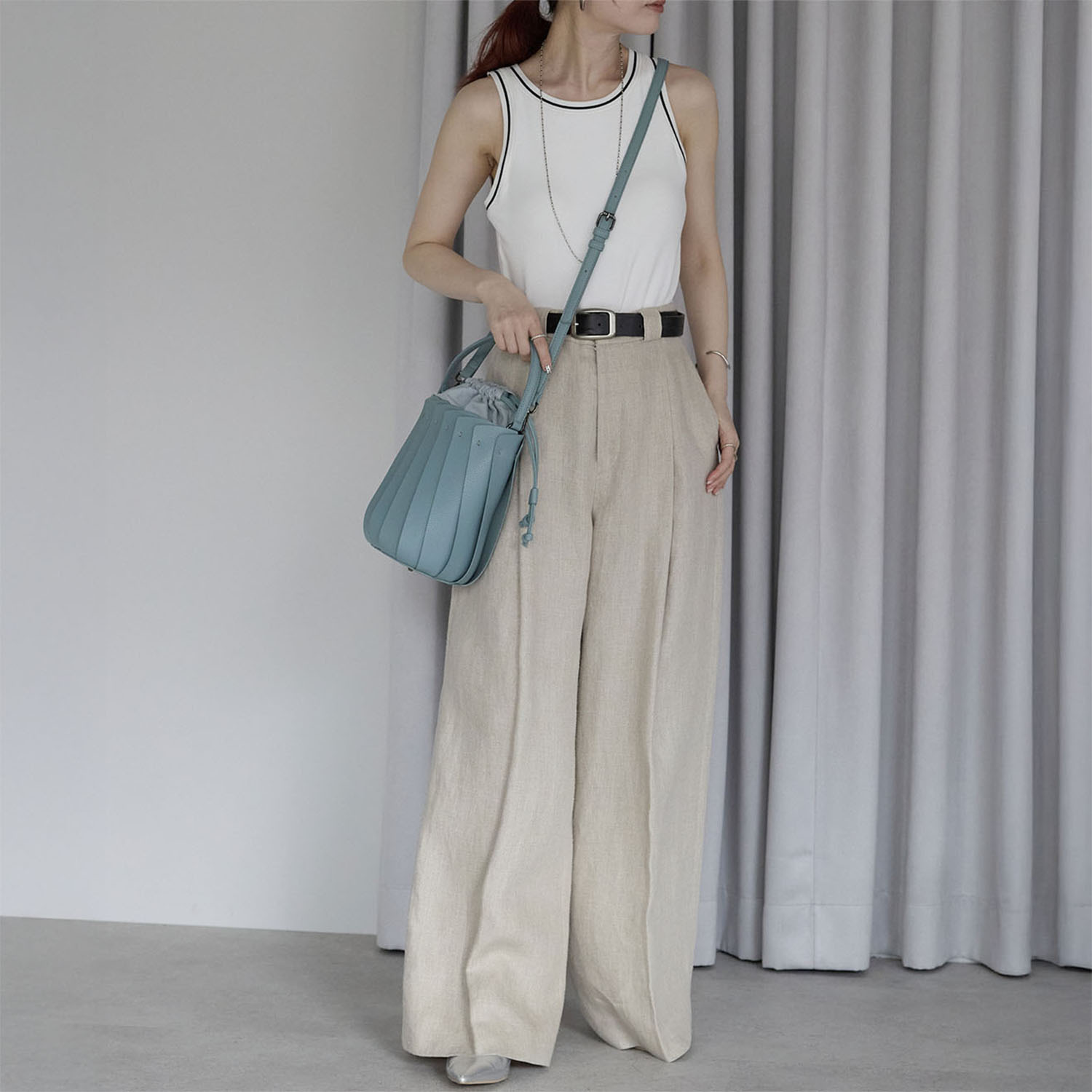 グッシオイタリー こだわりのレザータッチ ２ウェイプリーツ 巾着バッグ ＜星型チャーム付＞