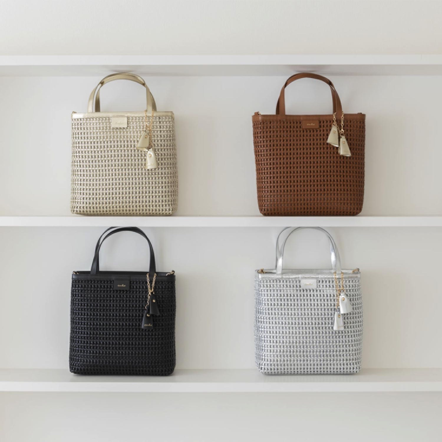 ビジューバイエアリスト ツインベルチャーム付 セミシアーメッシュ ２ウェイトートバッグ