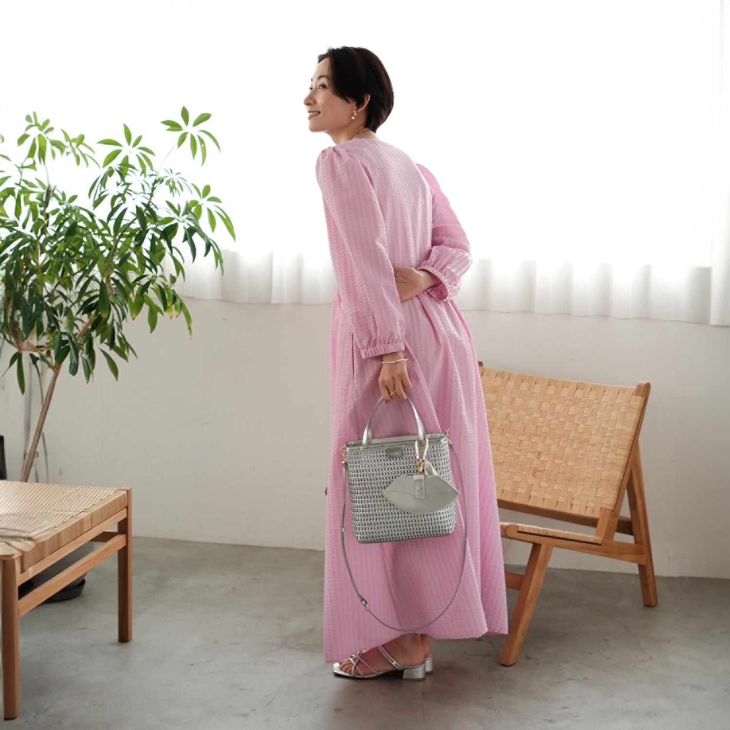 ビジューバイエアリスト ツインベルチャーム付 セミシアーメッシュ ２ウェイトートバッグ