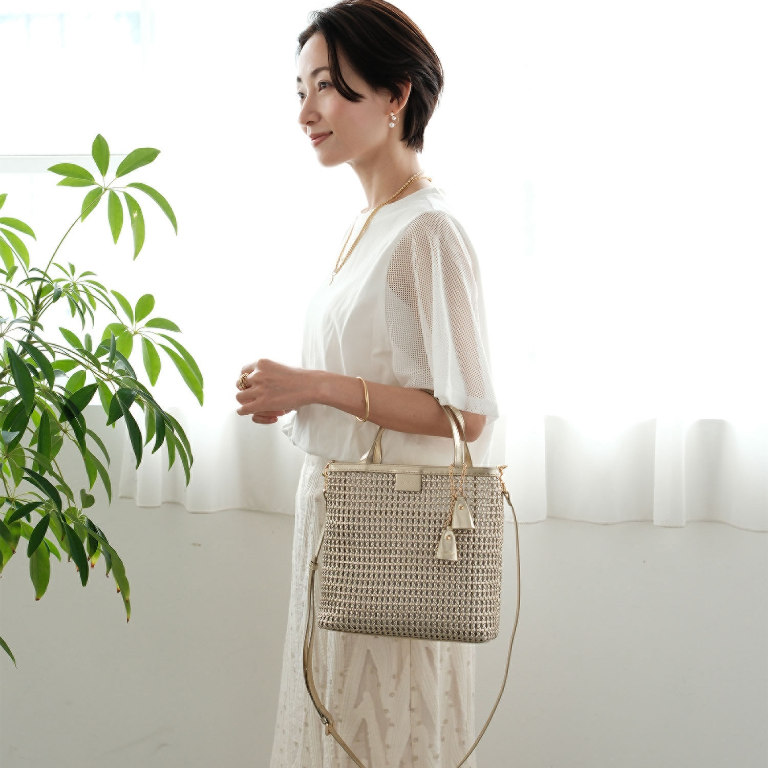 ビジューバイエアリスト ツインベルチャーム付 セミシアーメッシュ ２ウェイトートバッグ