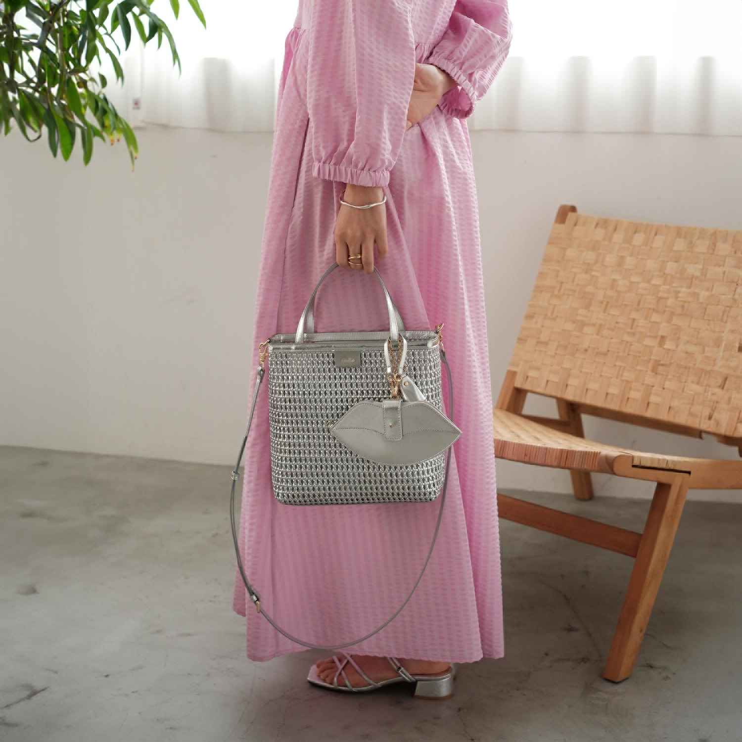 ビジューバイエアリスト リップモティーフ メタリック バッグチャーム型 メガネケース