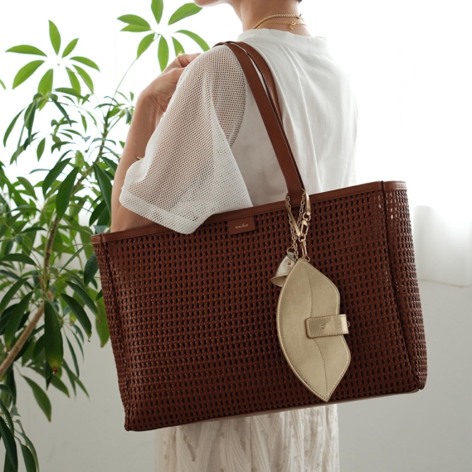 ビジューバイエアリスト リップモティーフ メタリック バッグチャーム型 メガネケース