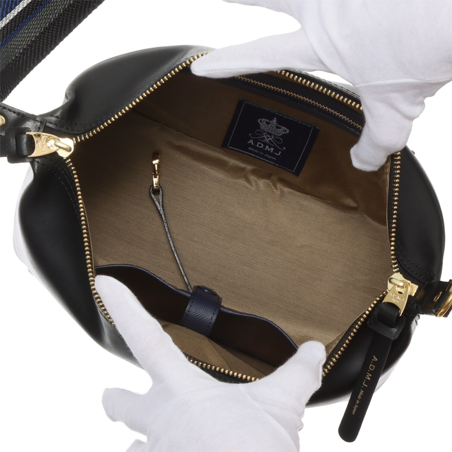 エーディーエムジェイ はっ水 イタリアンレザー クロスボディバッグ