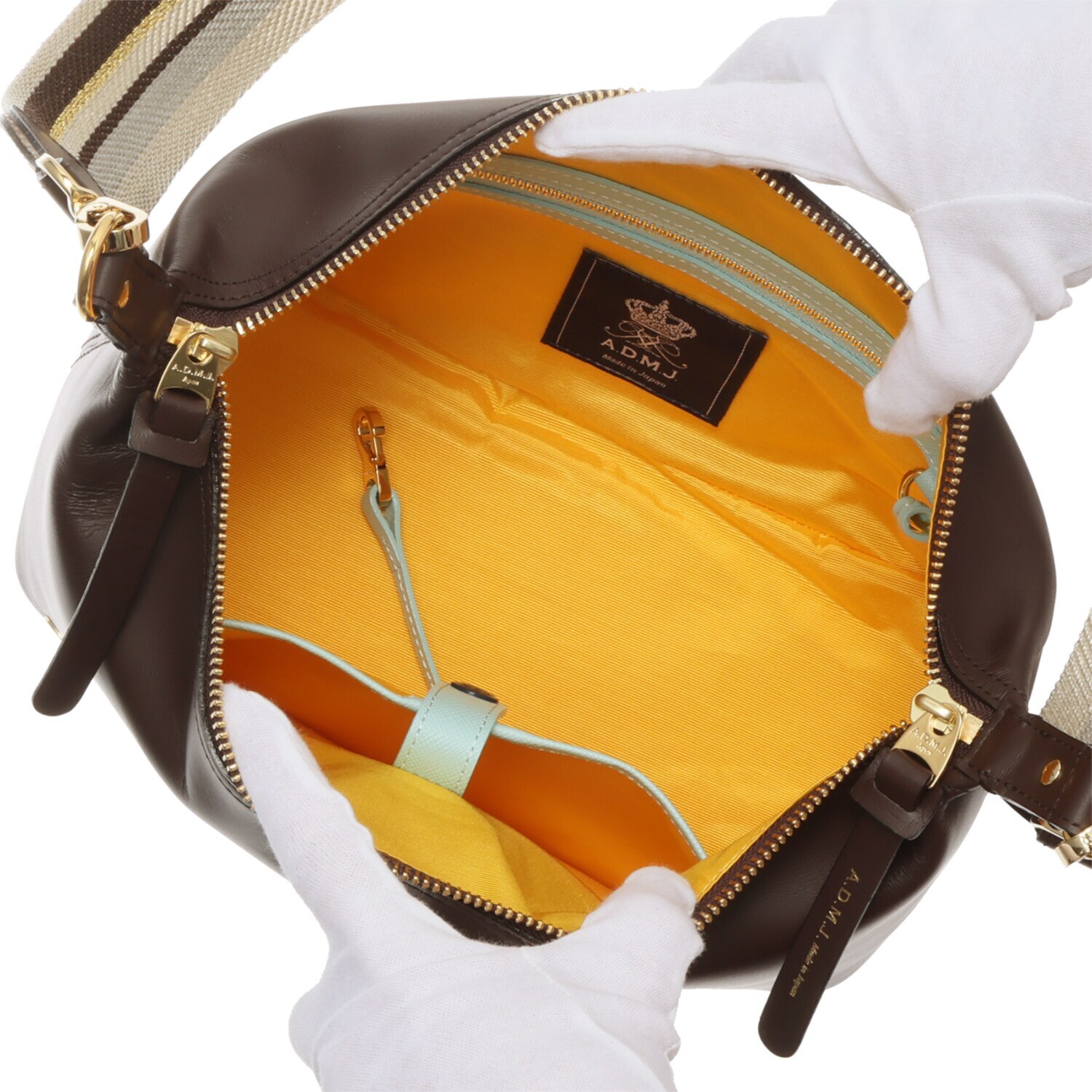 エーディーエムジェイ はっ水 イタリアンレザー クロスボディバッグ