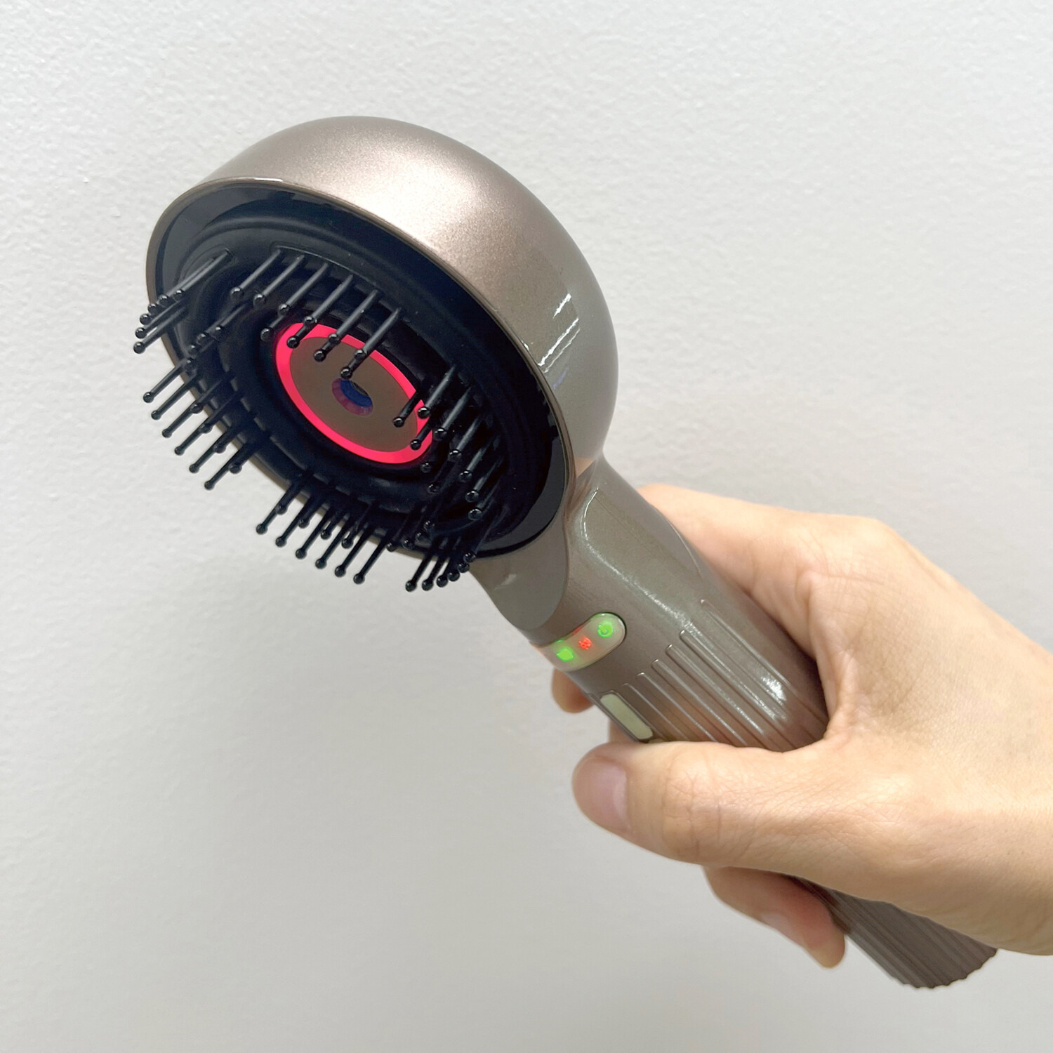 キュアフォルテ 電動ブラッシングと 保湿ケアを同時に！ 自宅で手軽にサロンケア 電動スカルプケアブラシ