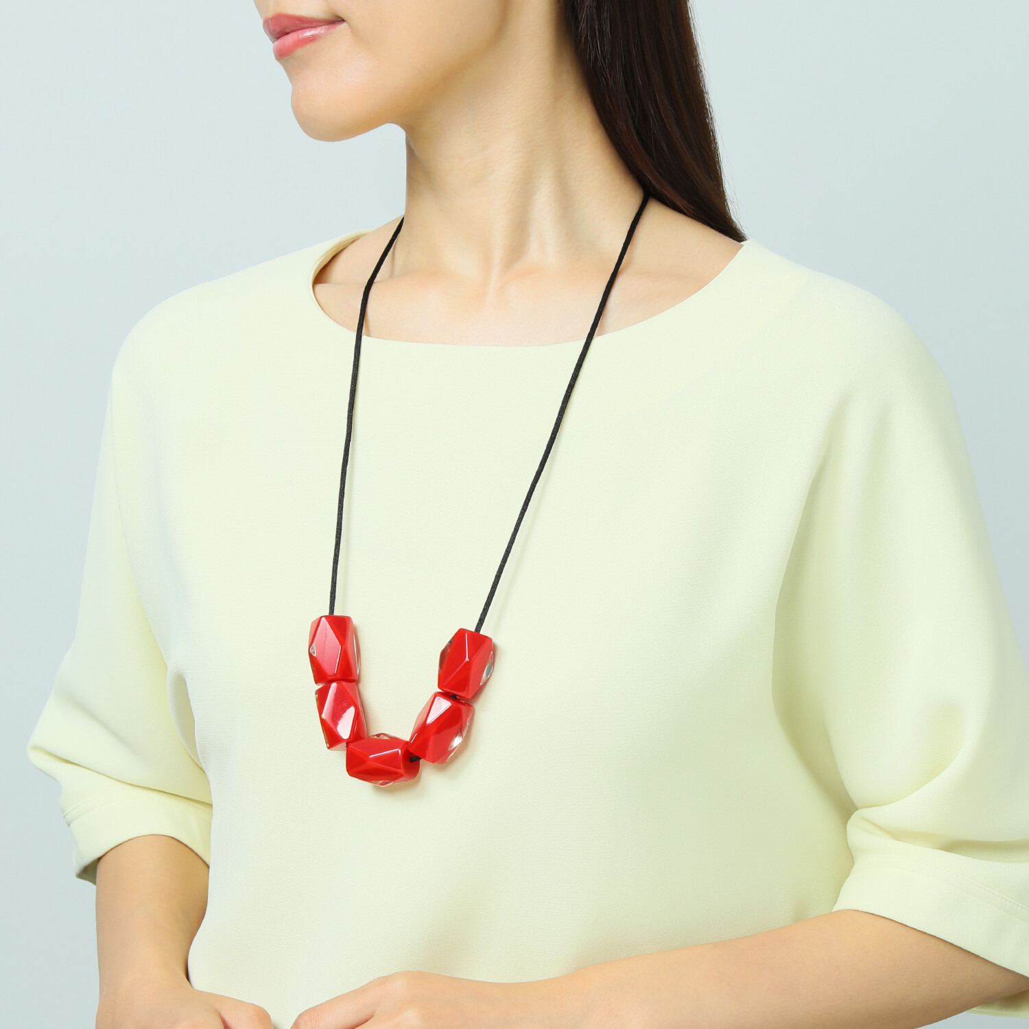 シスカ レジン カットシェイプ ビーズロングネックレス