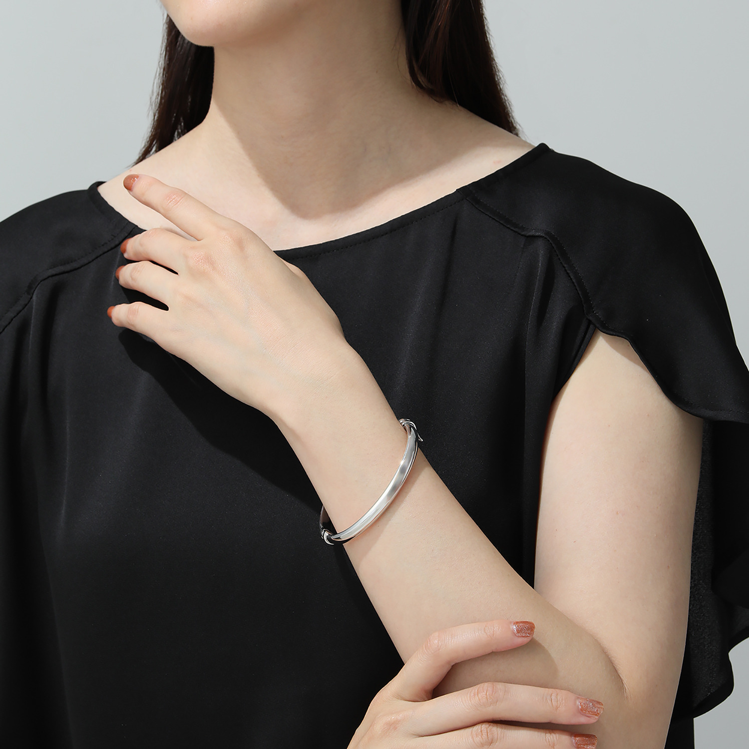 エクセラ イタリアン・シルバー ２層コーティング 鏡面仕上げ ドーム型チューブバングル