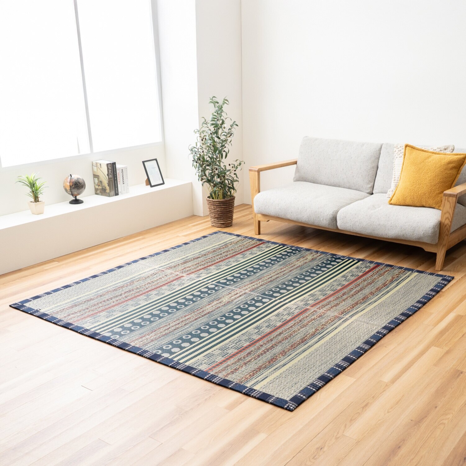 イケヒコ×宮田織物 久留米織ヘリ使用 日本産い草で織った い草ラグ ＜１９１×１９１ｃｍ＞