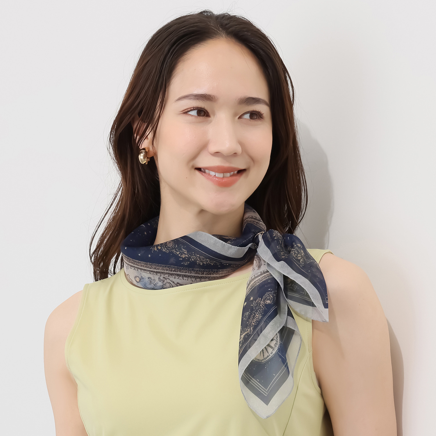 クーコ イタリア製 宇宙柄シフォン スクエアスカーフ