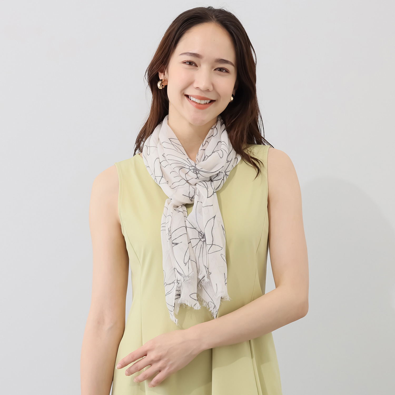 クーコ 接触冷感 線画フラワープリント ストール