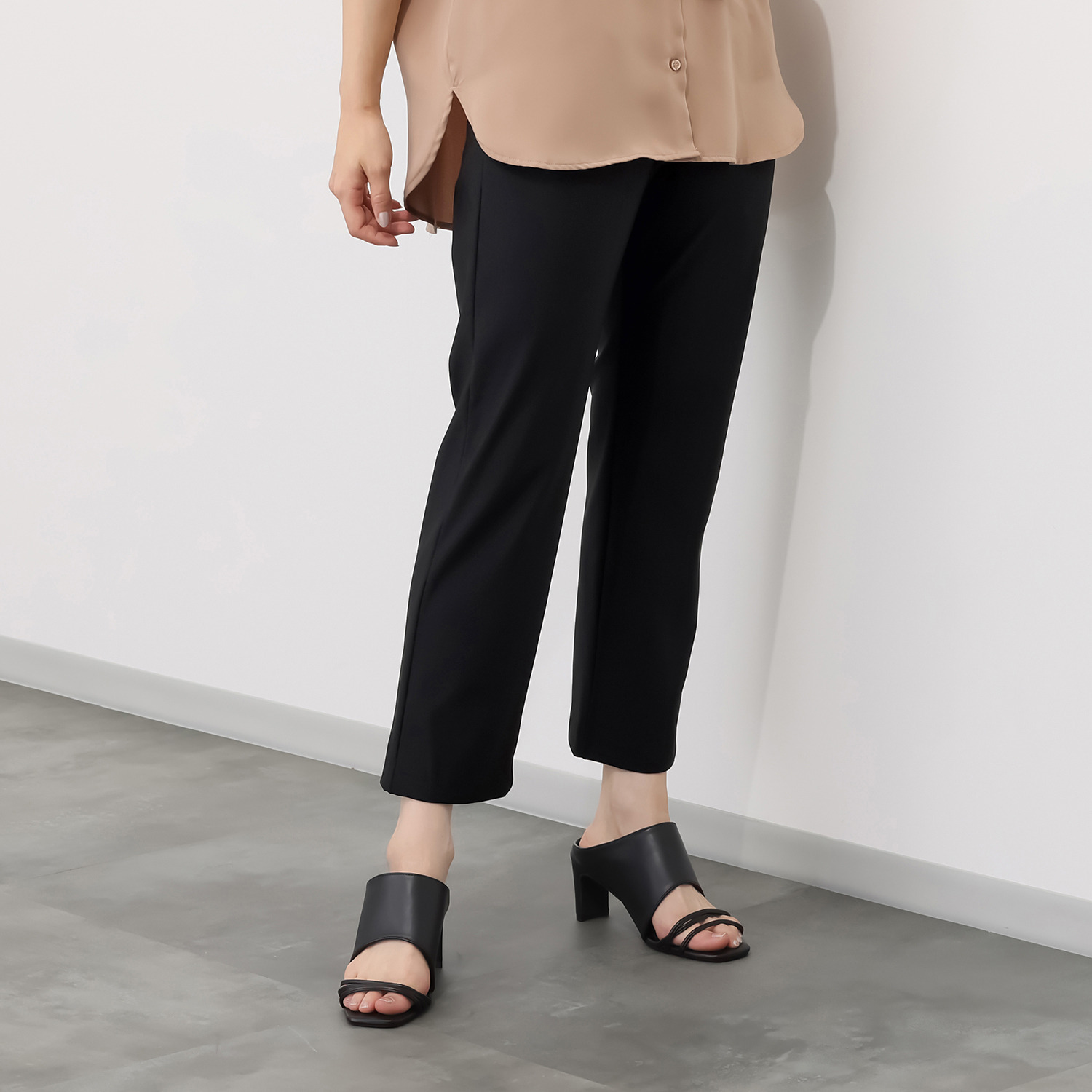 ピーツー 風抜ける 接触冷感・吸水速乾 美脚ストレートパンツ ＜股下６４ｃｍ＞