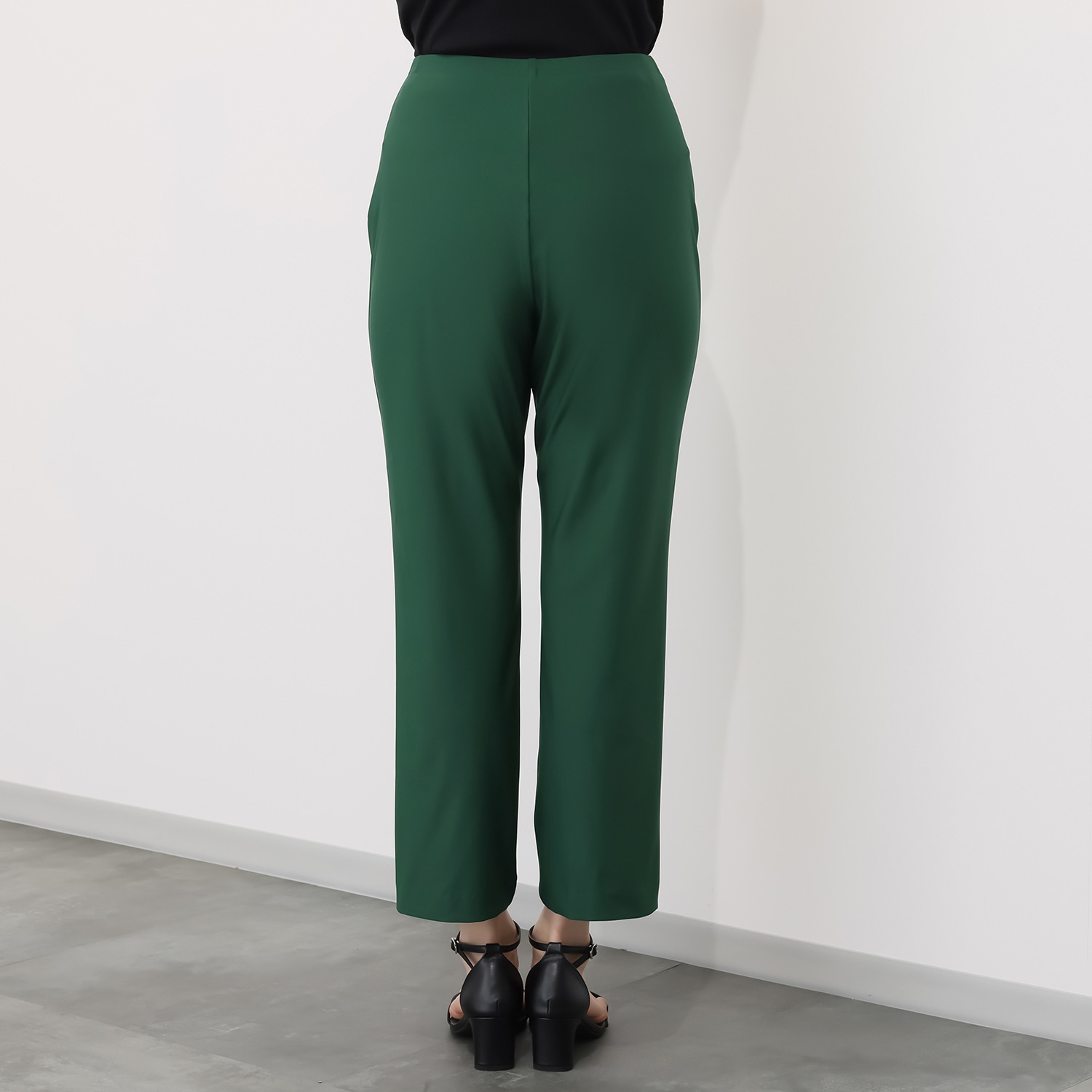 ピーツー 風抜ける 接触冷感・吸水速乾 美脚ストレートパンツ ＜股下６４ｃｍ＞