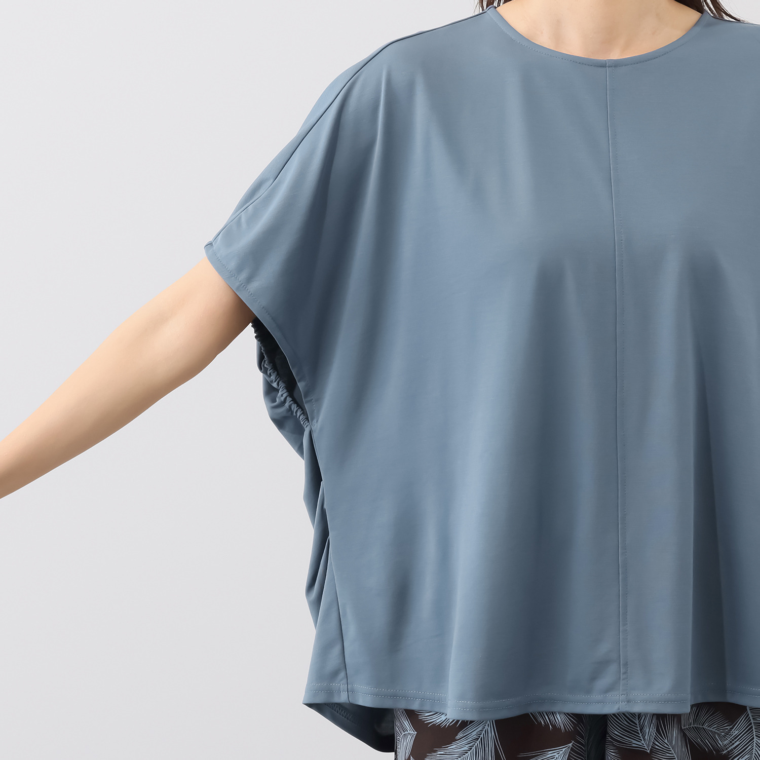 センスローブ ドレープニュアンス ドルマンスリーブ カットソープルオーバー